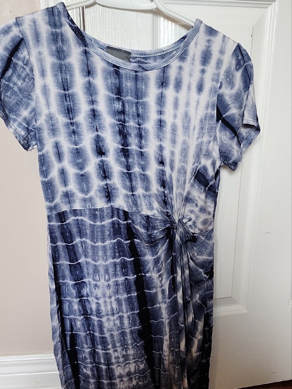 Olivia Rae Navy and White Tie-Dye Knot Side Tunic Dress With Short Sleeves - Picture 8 of 13